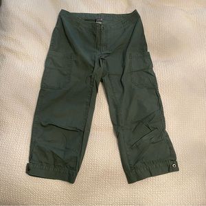 Patagonia women’s hiking pants size 6 capri / cropped cut. Green cargo pants